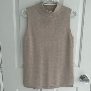 Banana Republic. Sleeveless top. Size medium.
